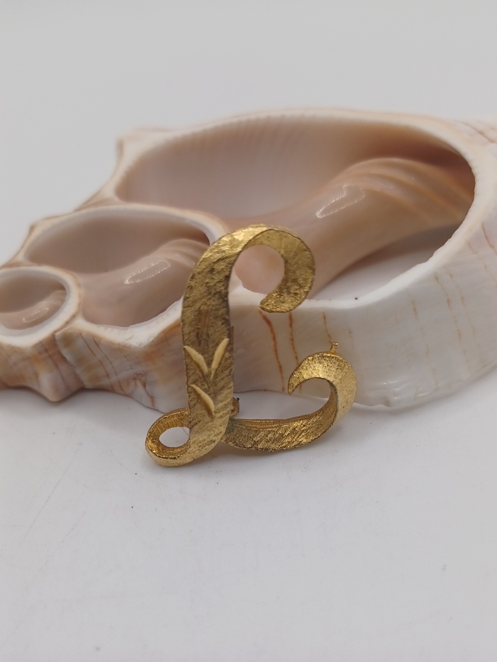 Mamselle Letter 'L' Monogram Gold Tone Brooch